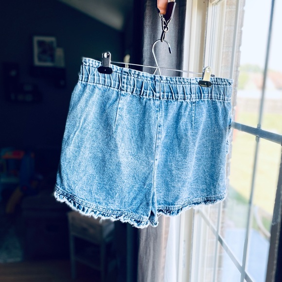 🆕 Very J Acid Wash Jean Shorts - Picture 3 of 8